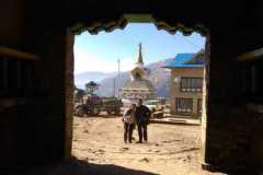 Taksindo Pass (2960 m oder so) mit neuer Stupa!