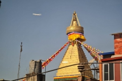 Kathmandu Stupa mit Flugzeug